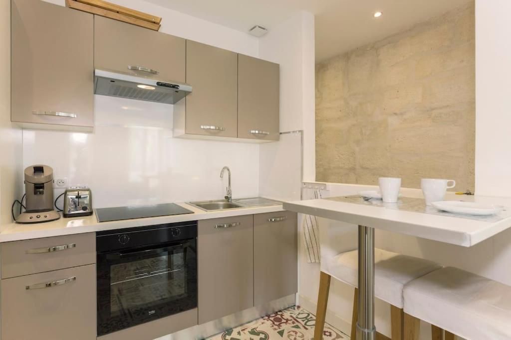 Apartment La Loge De L'horloge - 1 Min Palais Des Papes - Ac Clim - Wifi - Hypercentre - Vue Sur Le Carrousel