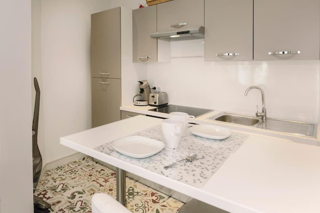 Apartment La Loge De L'horloge - 1 Min Palais Des Papes - Ac Clim - Wifi - Hypercentre - Vue Sur Le Carrousel
