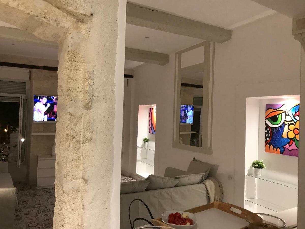 Apartment La Loge De L'horloge - 1 Min Palais Des Papes - Ac Clim - Wifi - Hypercentre - Vue Sur Le Carrousel